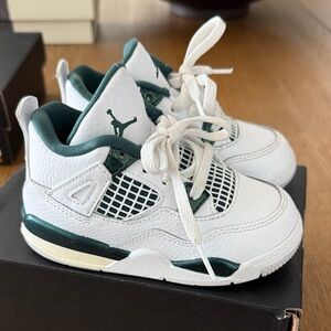 Jordan 4 Retro Kids White and Dark Green Sneakers